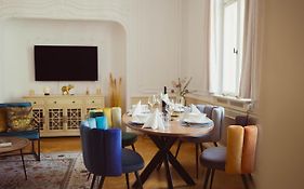 Exklusive Ferienwohnung Arthur in zentraler Bestlage von Zeitz! Vollausgestattet, Fahrstuhl, Magenta-TV, Highspeed WLAN